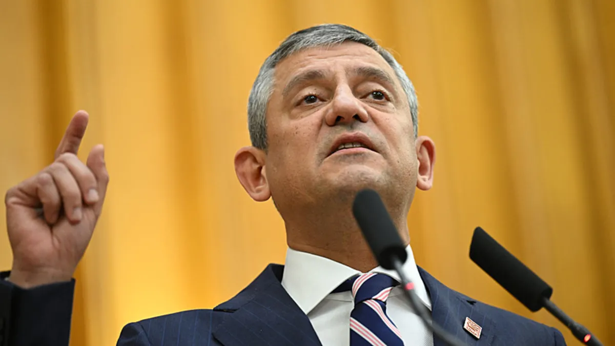 SON DAKİKA… Prestij projesiydi rezalete dönüştü! İzmir’de kentsel dönüşüm mağdurlarından Özgür Özel’e tepki: Evsiz kaldık! SON DAKİKA… Prestij projesiydi rezalete dönüştü! İzmir’de kentsel dönüşüm mağdurlarından Özgür Özel’e tepki: Evsiz kaldık!