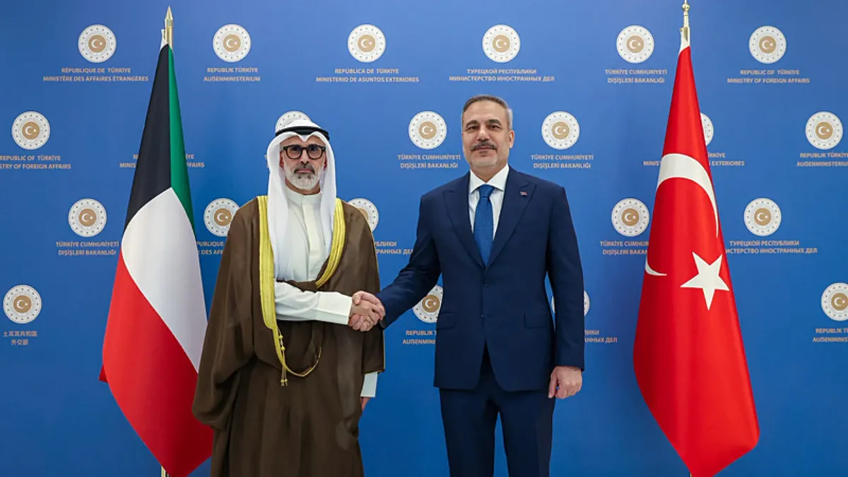 Bakan Fidan Kuveytli mevkidaşı ile bir araya geldi! Bakan Fidan Kuveytli mevkidaşı ile bir araya geldi!