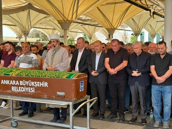 ankarada-feci-kazada-yasamini-yitiren-belediye-iscisi-emre-celik-son-yolculuguna-ugurlandi-1784372732578.jpg