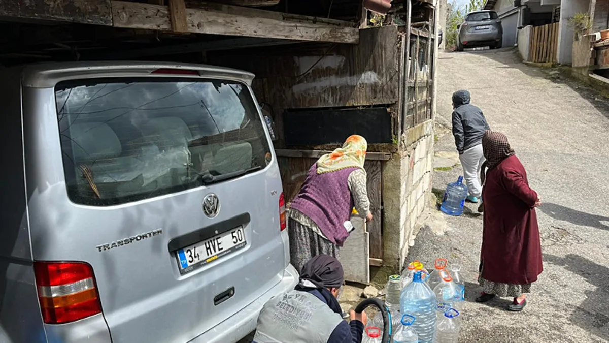Beykoz’da İSKİ kaynaklı su arızası eski İstanbul’u hatırlattı Beykoz’da İSKİ kaynaklı su arızası eski İstanbul’u hatırlattı