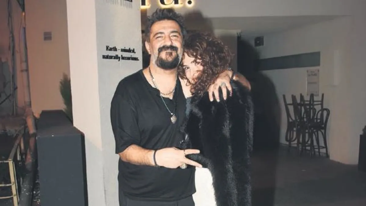 Arkadaşlar el ele gezer mi?