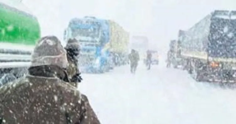 Arjantin-Şili sınırında 400 kişi karda mahsur kaldı