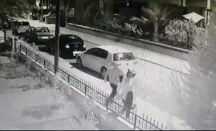 SON DAKİKA… Türkiye bu görüntüyü konuşuyor: Tokat’ta sokakta yürüyen kadını bıçaklayan saldırgandan akılalmaz savunma!