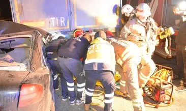 Kuzey Marmara Otoyolu’nda otomobil TIR’ın altına girdi: 2 ağır yaralı #edirne