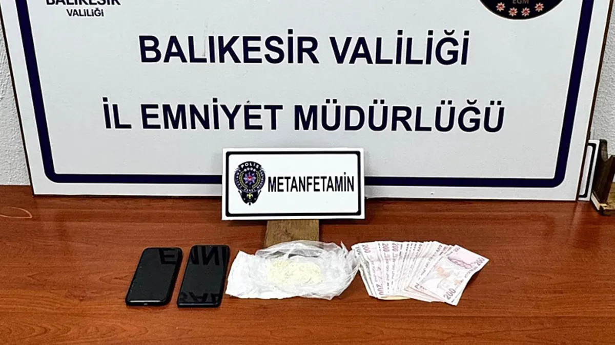 Balıkesir'de zehir tacirlerine geçit yok! 2 tutuklama Balıkesir'de zehir tacirlerine geçit yok! 2 tutuklama