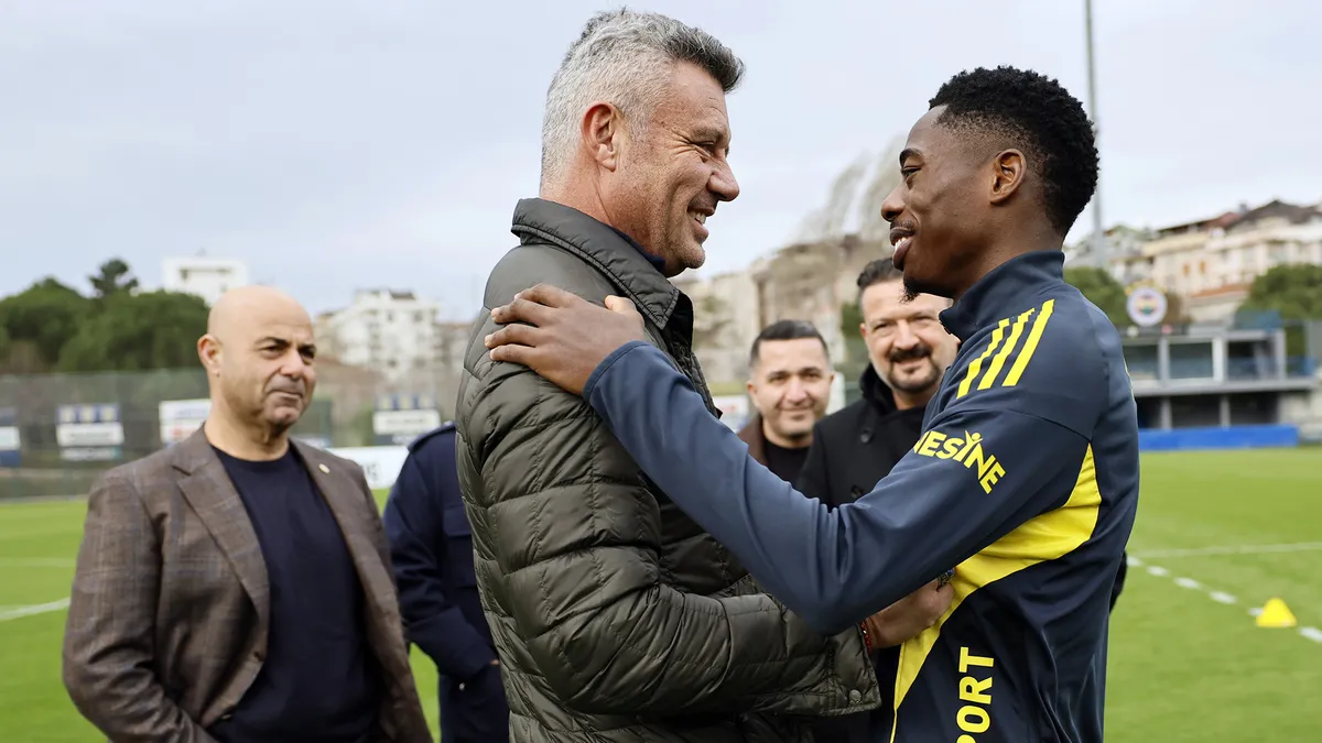 Fenerbahçe’de Sadettin Saran ile Anthony Musaba buluştu! ‘Beraber şampiyon olacağız’ Fenerbahçe’de Sadettin Saran ile Anthony Musaba buluştu! ‘Beraber şampiyon olacağız’