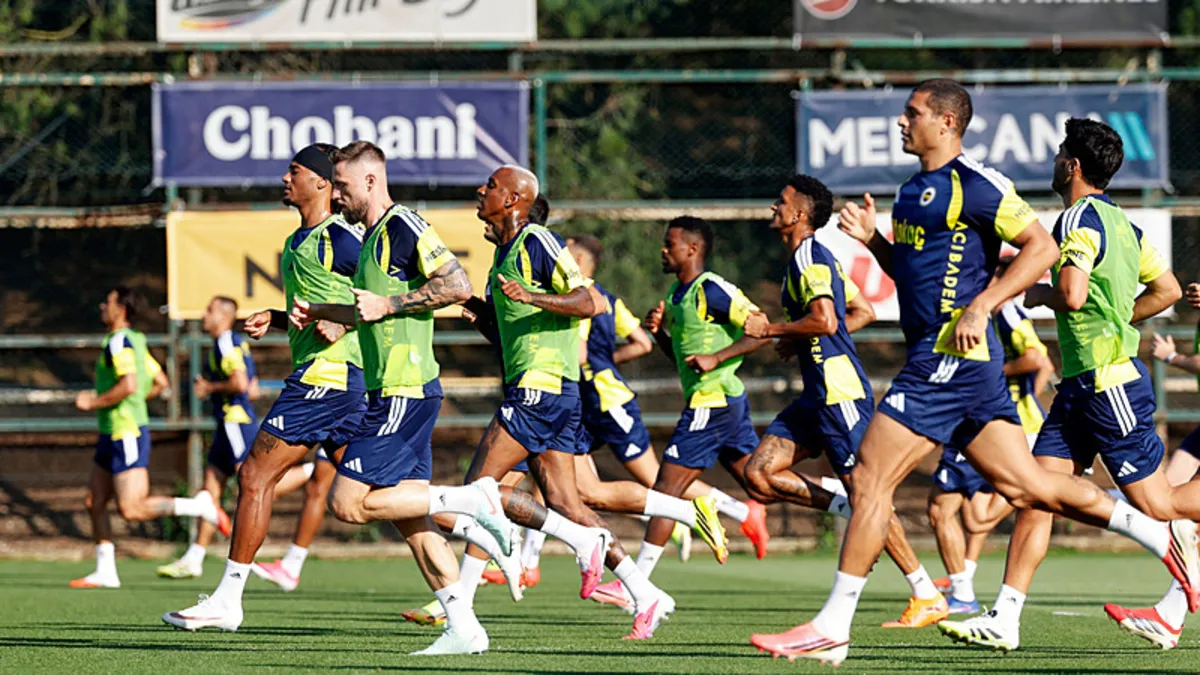 Fenerbahçe futbol takımı oyuncuları sahada