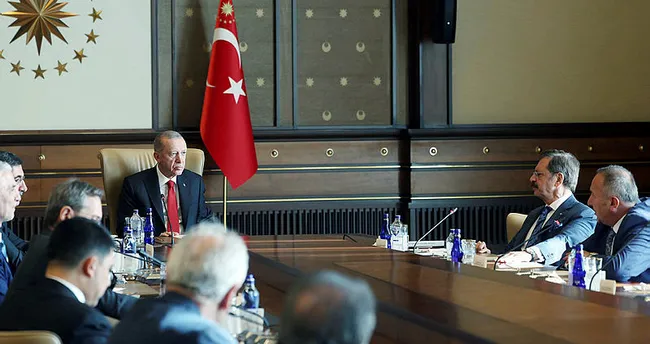Başkan Erdoğan, TOBB Başkanı Hisarcıklıoğlu’nu kabul etti Başkan Erdoğan, TOBB Başkanı Hisarcıklıoğlu’nu kabul etti
