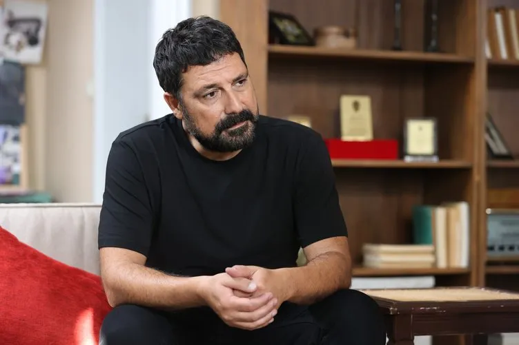 Bülent İnal’dan duygu dolu şiir performansı