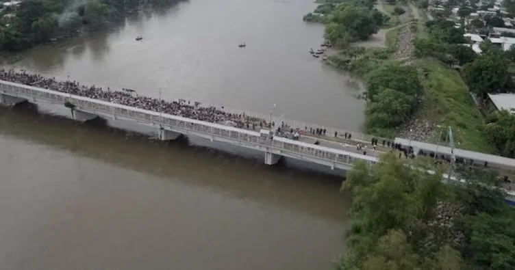 Binlerce göçmen Guatemala-Meksika sınırında mahsur kaldı
