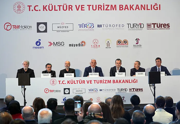 bakan-ersoy-muzik-lisansina-iliskin-isbirligi-protokolu-imza-toreninde-konustu-telif-anlasmazliklarinin-cozumu-1741261743614.jpg