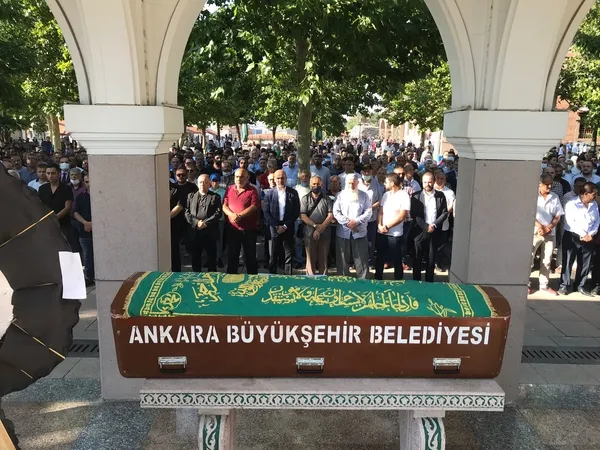 ankaranin-onemli-kanaat-onderi-seyyid-haci-osman-yucel-son-yolculuguna-ugurlandi-1660748500039.jpeg