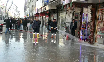 Hakkari’de cadde yıkama çalışması