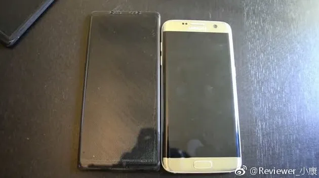 Samsung Galaxy Note 8 maketine ait fotoğraflar