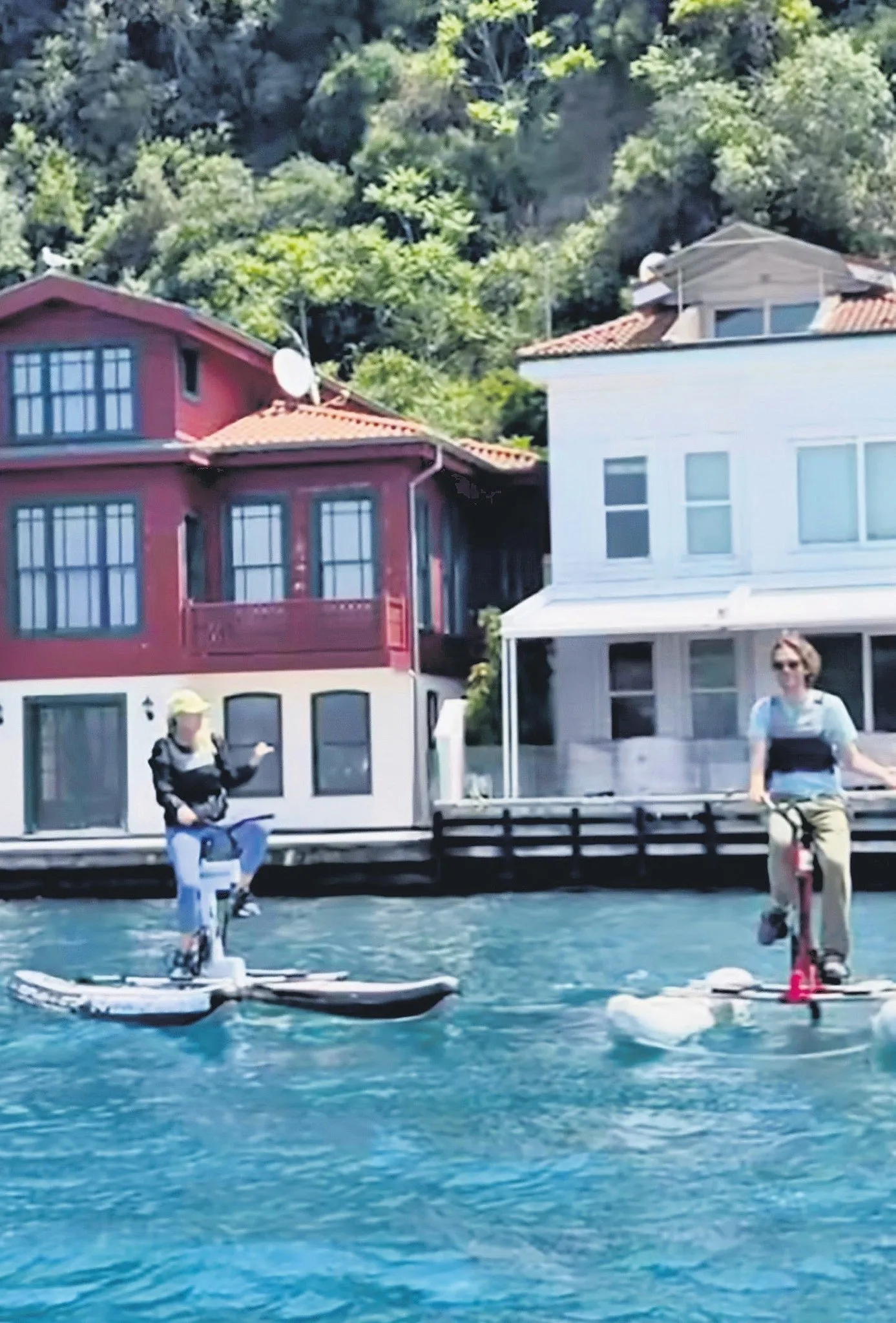 İstanbul Boğazı'nda Su Sporları Rüzgarı: Alara Koçibey de Arasına Katıldı!