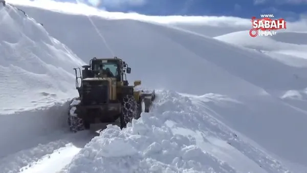 2 bin 500 rakımlı dağ köylerinde 5 metre karla mücadele sürüyor | Video