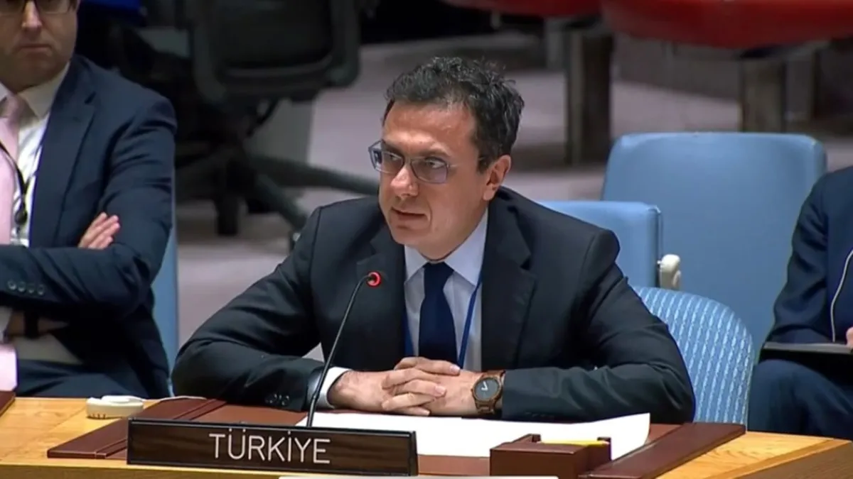 Ankara’dan Atina’ya tepki: “Yunanistan’ın kıta sahanlığını meşru kılma çabaları hukuka aykırıdır” Ankara’dan Atina’ya tepki: “Yunanistan’ın kıta sahanlığını meşru kılma çabaları hukuka aykırıdır”