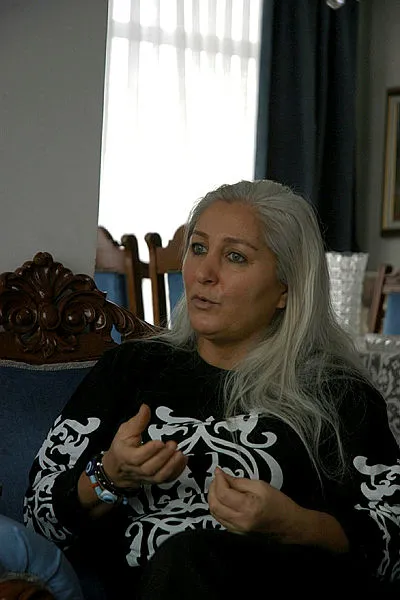 Cem Karaca’nın eşi İlkim Karaca ile oğlu Emrah Karaca arasında sular ...