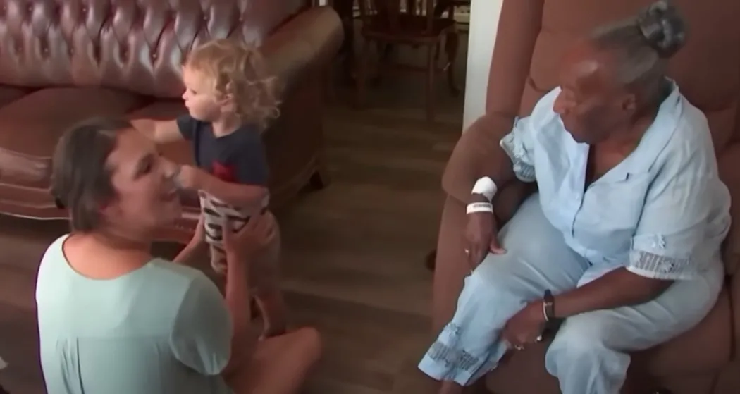 2 yaşındaki Ethan 82 yaşındaki kadının hayatını tek kelimeyle kurtardı: Ayaklar - Son Dakika Haberler