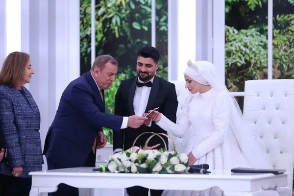 esra-erolda-genc-cifte-mutlu-yuva-midyat-belediye-baskanindan-cumhurbaskani-erdogana-tesekkur-1791626546252.jpeg
