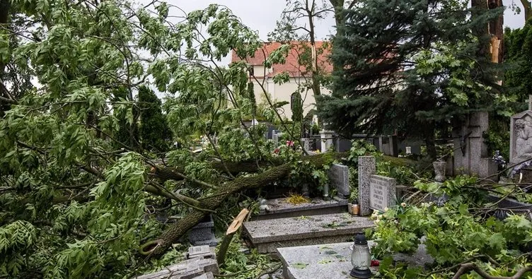 Polonya’da şiddetli fırtına: 2 ölü, 39 yaralı!