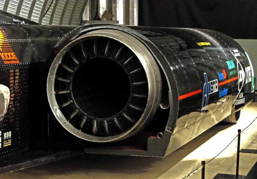Thrust ssc. Thrust SSC 1997. Энди Грин на Thrust SSC. Ракетный автомобиль Thrust SSC. Траст ССК.