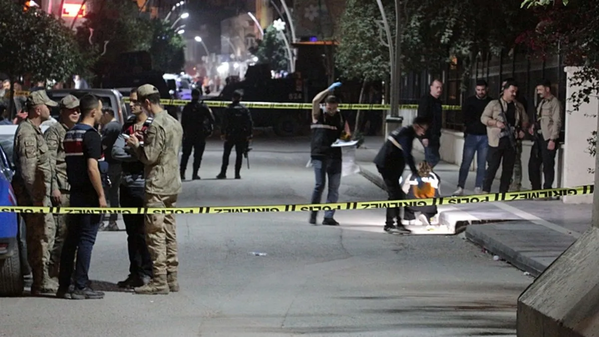 Şırnak’ta adliye önünde silahlı saldırı: 1 kişi öldü Şırnak’ta adliye önünde silahlı saldırı: 1 kişi öldü