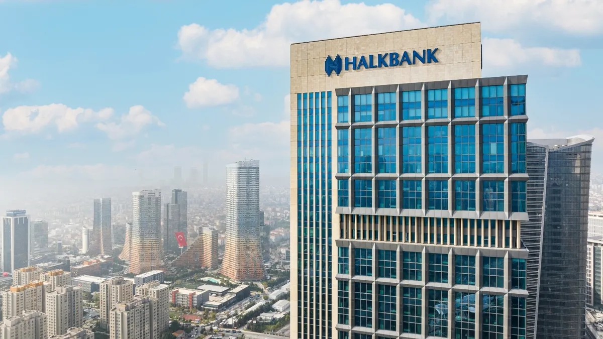 Halkbank 9 yıllık prangadan kurtuldu Halkbank 9 yıllık prangadan kurtuldu