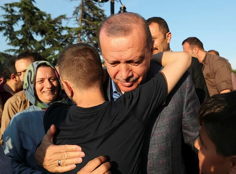 BaÅkan ErdoÄan, NakkaÅtepe Millet Bahçesi'ni gezdi vatandaÅlarla sohbet etti
