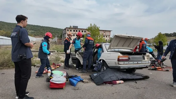 bingolde-170-personelle-deprem-tatbikati-yapildi-1793102761051.jpg