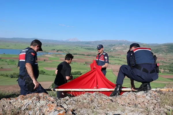 turk-bayragi-2-saatlik-tirmanisla-yenilendi-1781263615158.jpg