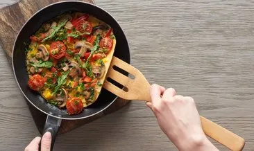 Hem sağlıklı hem de leziz sebzeli omlet tarifi