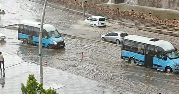 SON DAKİKA | Ankara’yı sel vurdu! Caddeler göle döndü, araçlar suya gömüldü...