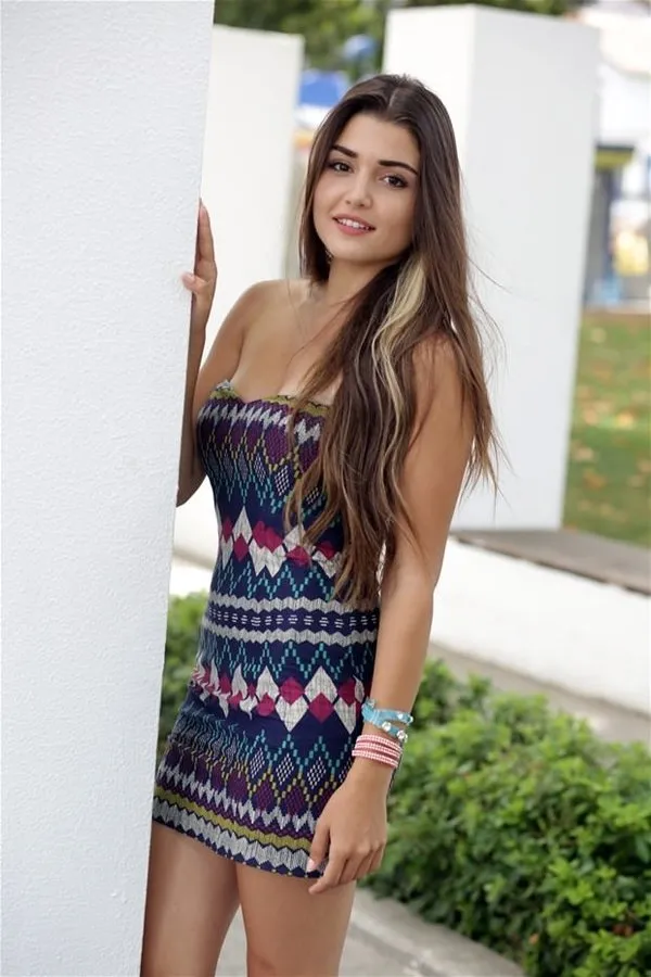 Ekranların yeni güzeli Hande Erçel