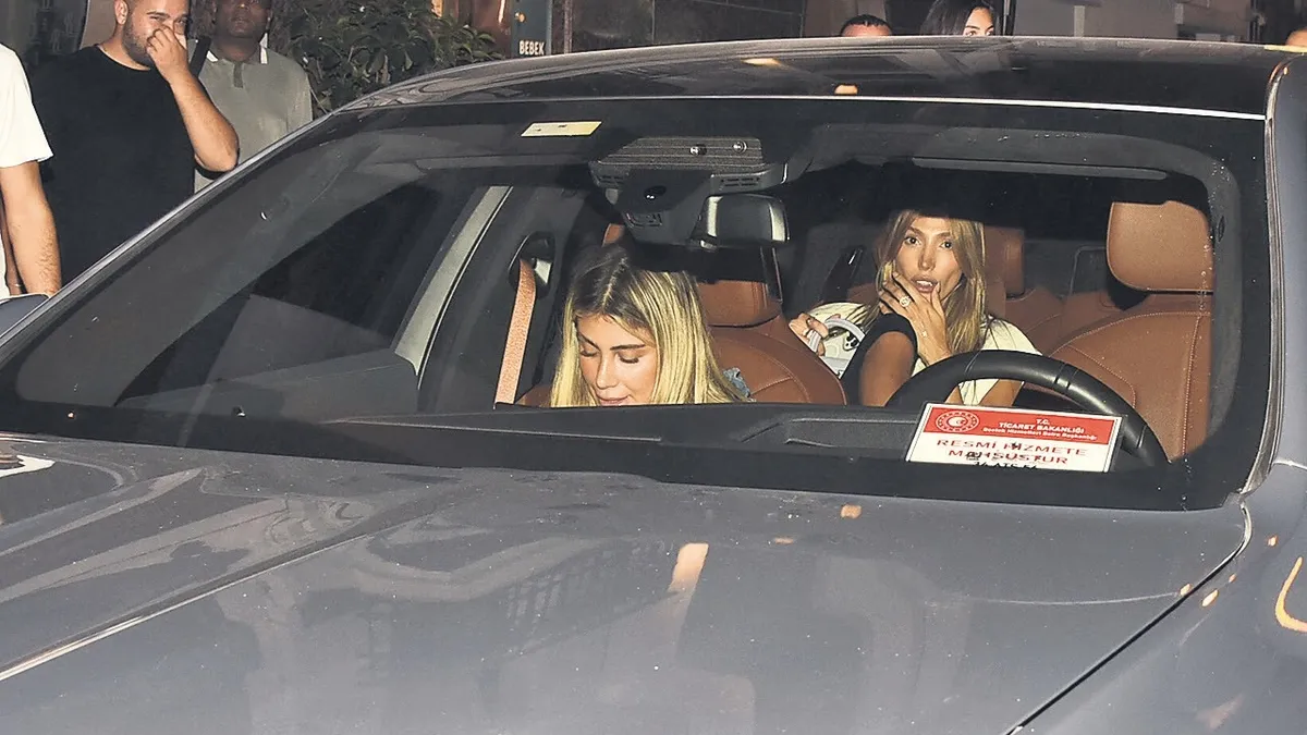 Resmi araçla gece gezmesi!