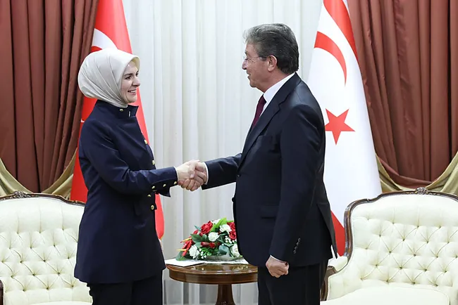bakan-goktas-ile-kktc-basbakani-ustel-bir-araya-geldi-1736956881654.jpeg