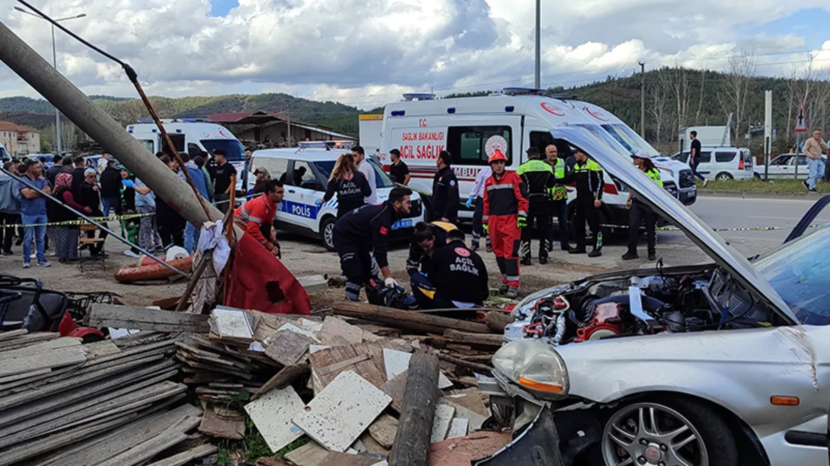 Muğla'da bayramın ilk gününde katliam gibi kaza! Çok sayıda ölü ve yaralı var Muğla'da bayramın ilk gününde katliam gibi kaza! Çok sayıda ölü ve yaralı var