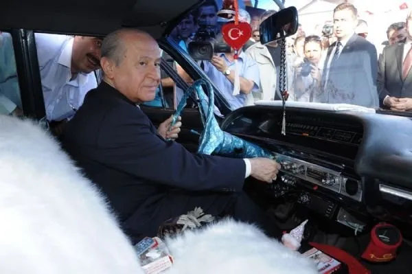 Devlet Bahçeli otomobil koleksiyonunu genişletti