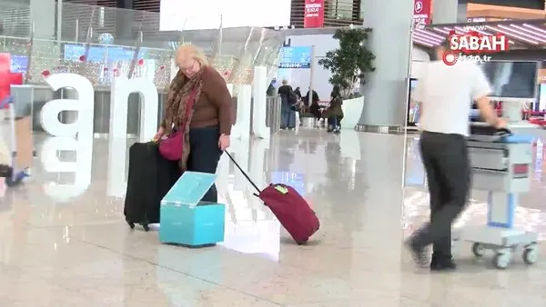 İstanbul Havalimanı'nda, kadınlara uzaktan kumandalı kutu ile çiçek dağıtıldı | Video