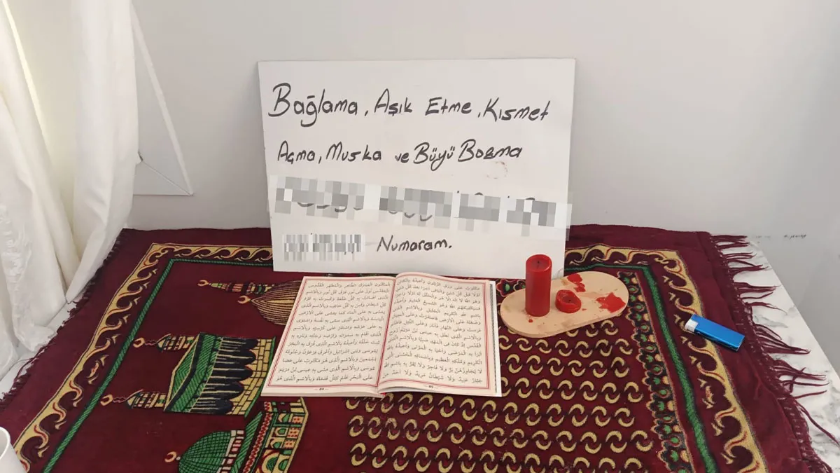 Adana’da dev operasyon: Sahte hocaya suçüstü! Aşık etme, kısmet açma, büyü bozma… Adana’da dev operasyon: Sahte hocaya suçüstü! Aşık etme, kısmet açma, büyü bozma…