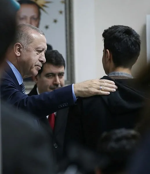 Başkan Erdoğan millet kıraathanesinde gençlerle bir araya geldi