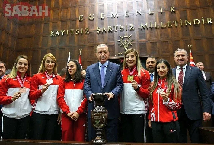 Cumhurbaşkanı Erdoğan, milli güreşçileri kabul etti