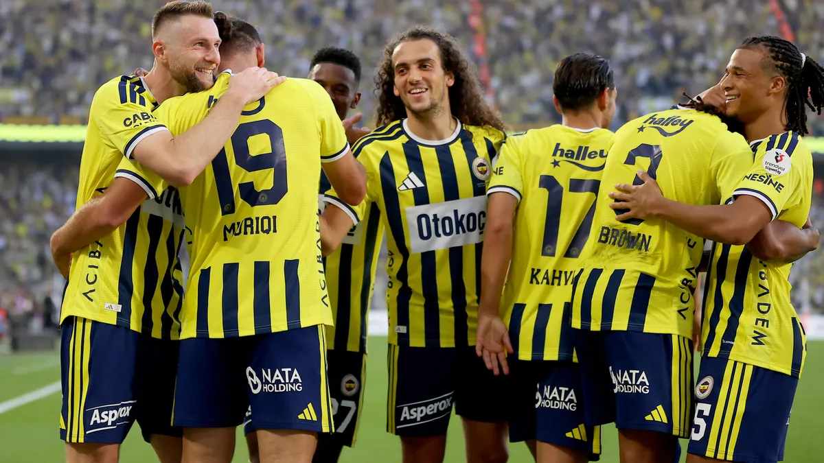 Fenerbahçeli yıldızın ayrılığına şartlı izin!