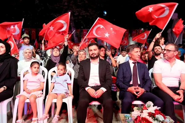meydanlarda-demokrasi-ve-birlik-nobetleri-tutuldu-1721139575888.jpg