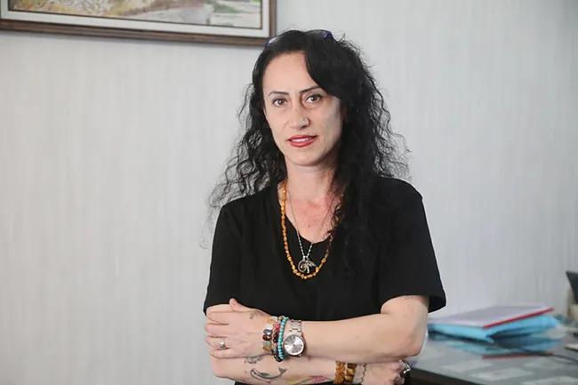 yesilcam-filmlerini-aratmayan-olay-33-annesini-aradi-gercegi-ogrenince-yikildi-1754551499817.jpeg Yeşilçam filmlerini aratmayan olay: 33 yıl annesini aradı gerçeği öğrenince yıkıldı!