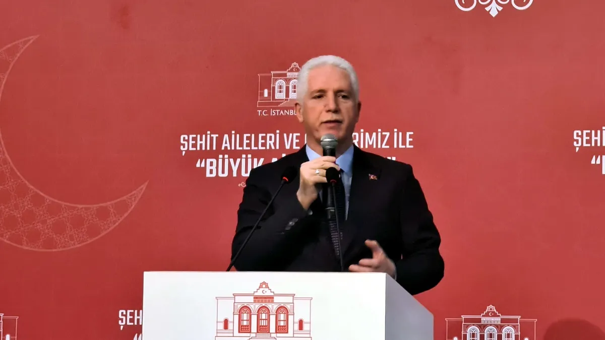 İstanbul Valisi Gül, şehit aileleri ve gazilerle iftar yaptı İstanbul Valisi Gül, şehit aileleri ve gazilerle iftar yaptı