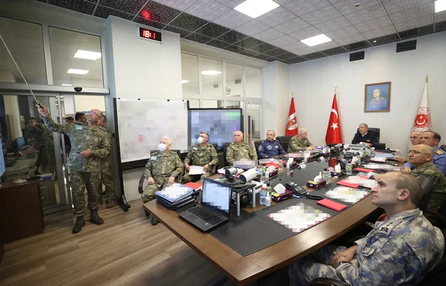 son-dakika-bakan-akar-pence-kilic-harekatinda-etkisiz-hale-getirilen-terorist-sayisini-acikladi-1669062256453.jpg Son dakika: Bakan Akar Pençe-Kılıç Harekatı'nda etkisiz hale getirilen terörist sayısını açıkladı