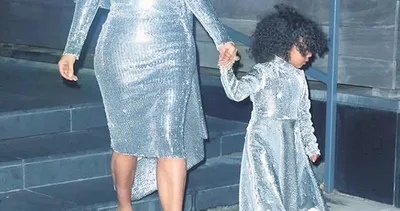 Parmakla gösterilen çocuklar mutsuz