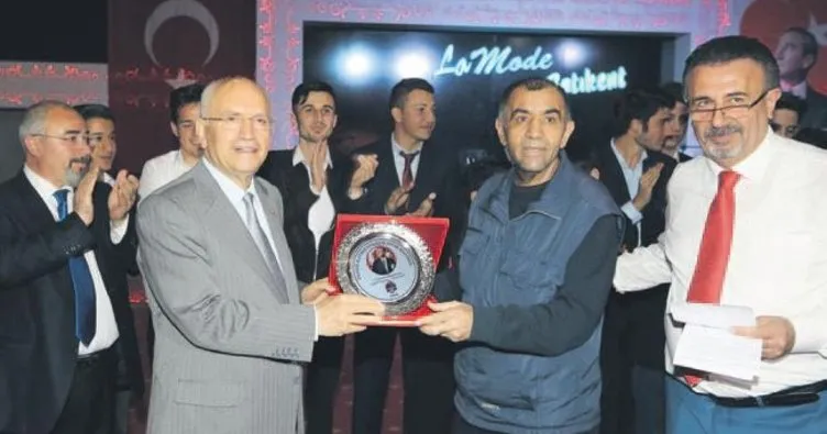 Amatör sporculara verdiği destekten dolayı Fethi Yaşar’a teşekkür plaketi