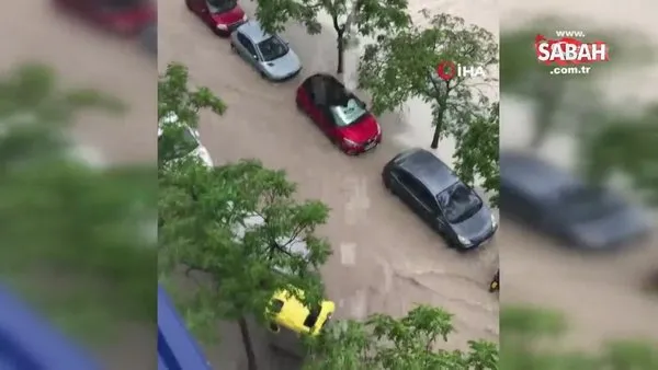 İspanya'da sel! Araçlar yollarda kaldı | Video